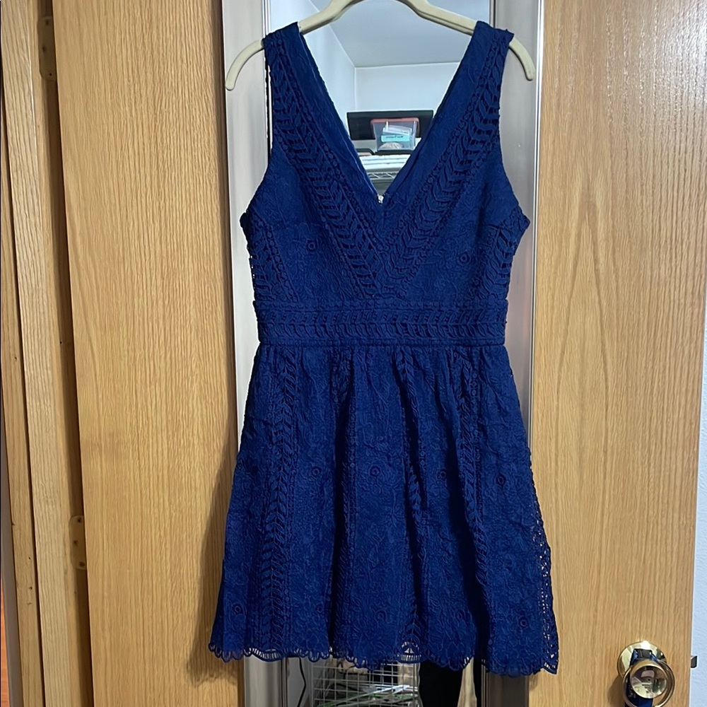 Alya size M blue V front and back navy sleeveless fit and flare lace dress